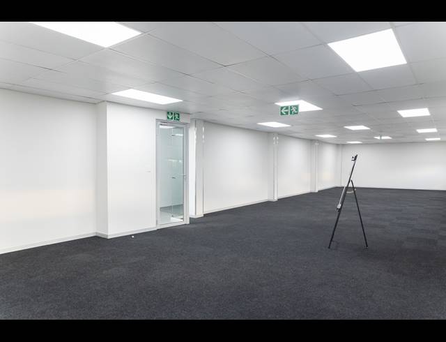 88M² OFFICE TO LET IN VORNA VALLEY